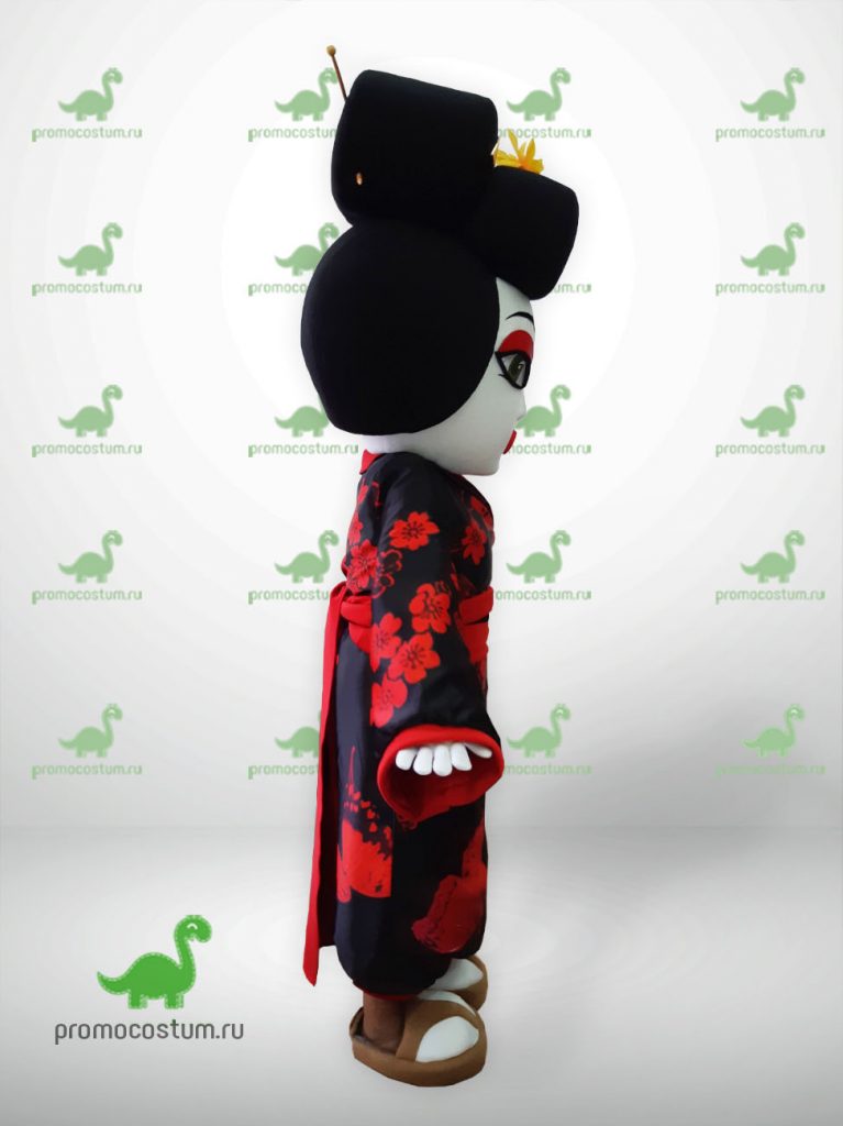 Костюм гейши в кимоно - вид сбоку